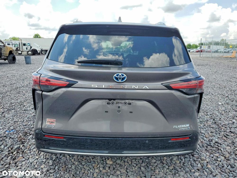 Toyota Sienna - 6