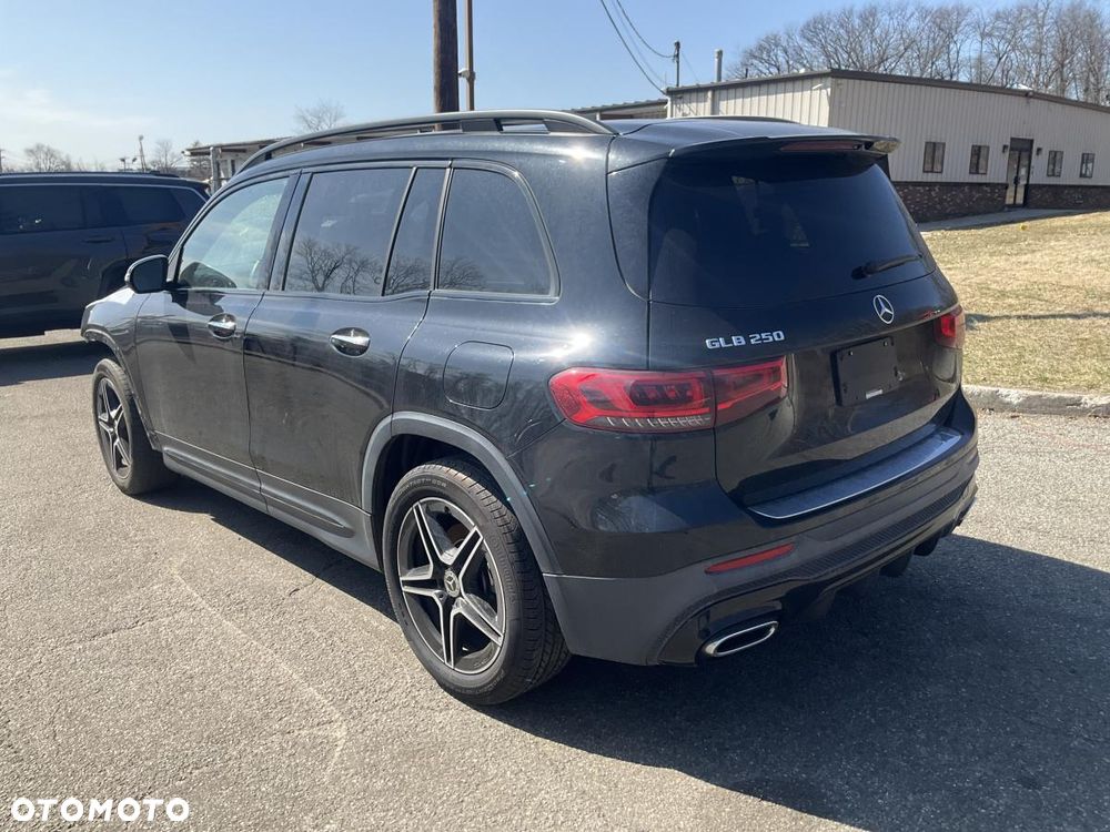 Mercedes-Benz GLB - 1