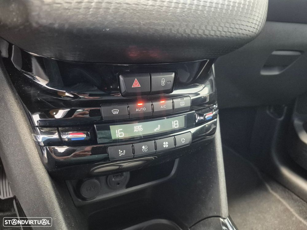 Peugeot 2008 1.2 PureTech Allure - 17