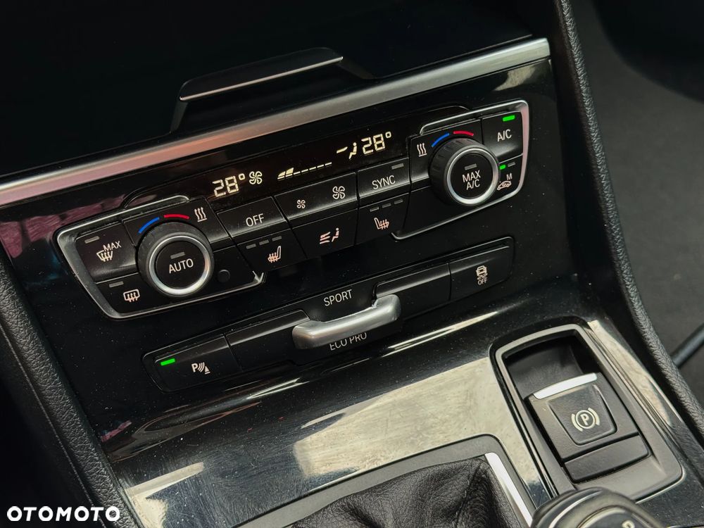 BMW Seria 2 218d Sport-Aut Luxury Line - 24