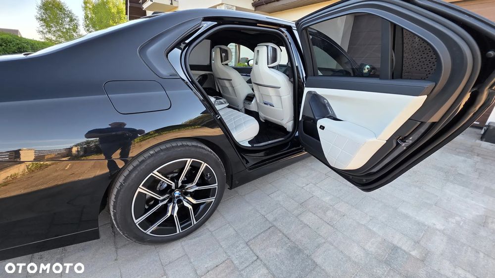BMW Seria 7 - 22