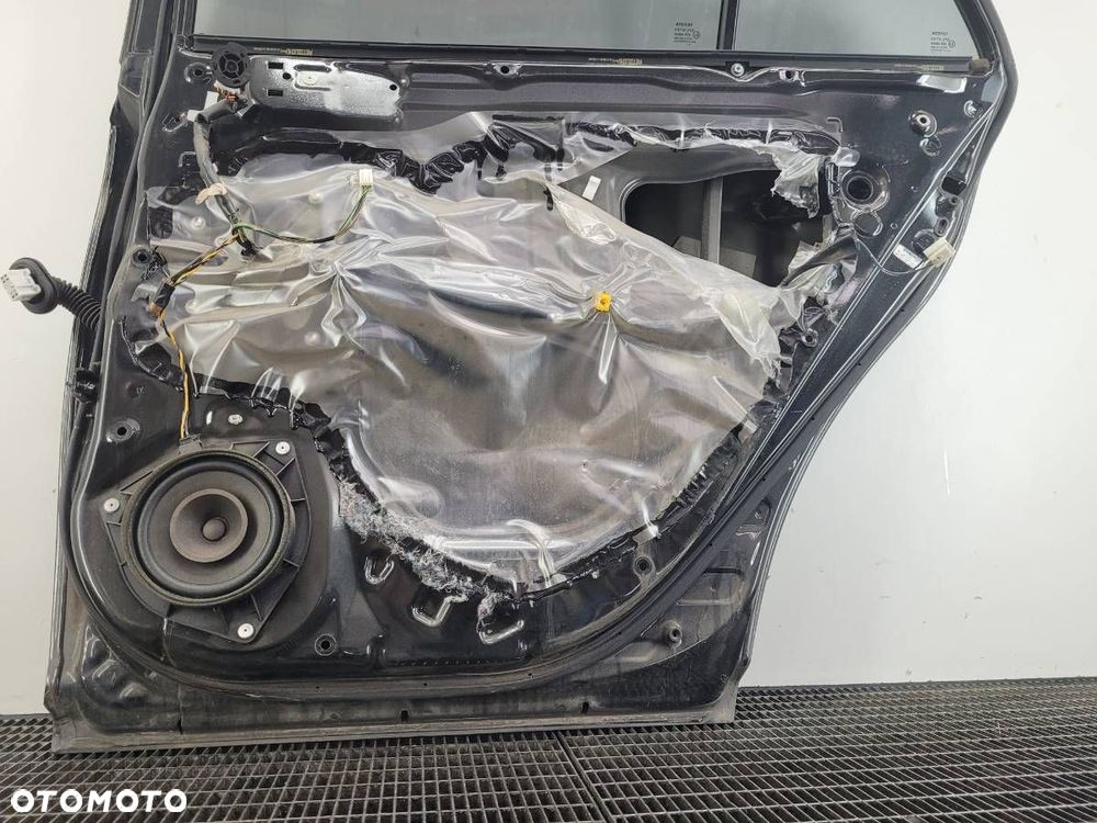 DRZWI TYŁ TYLNE PRAWE KOMPLETNE TOYOTA AVENSIS T25 KOMBI 209 - 16