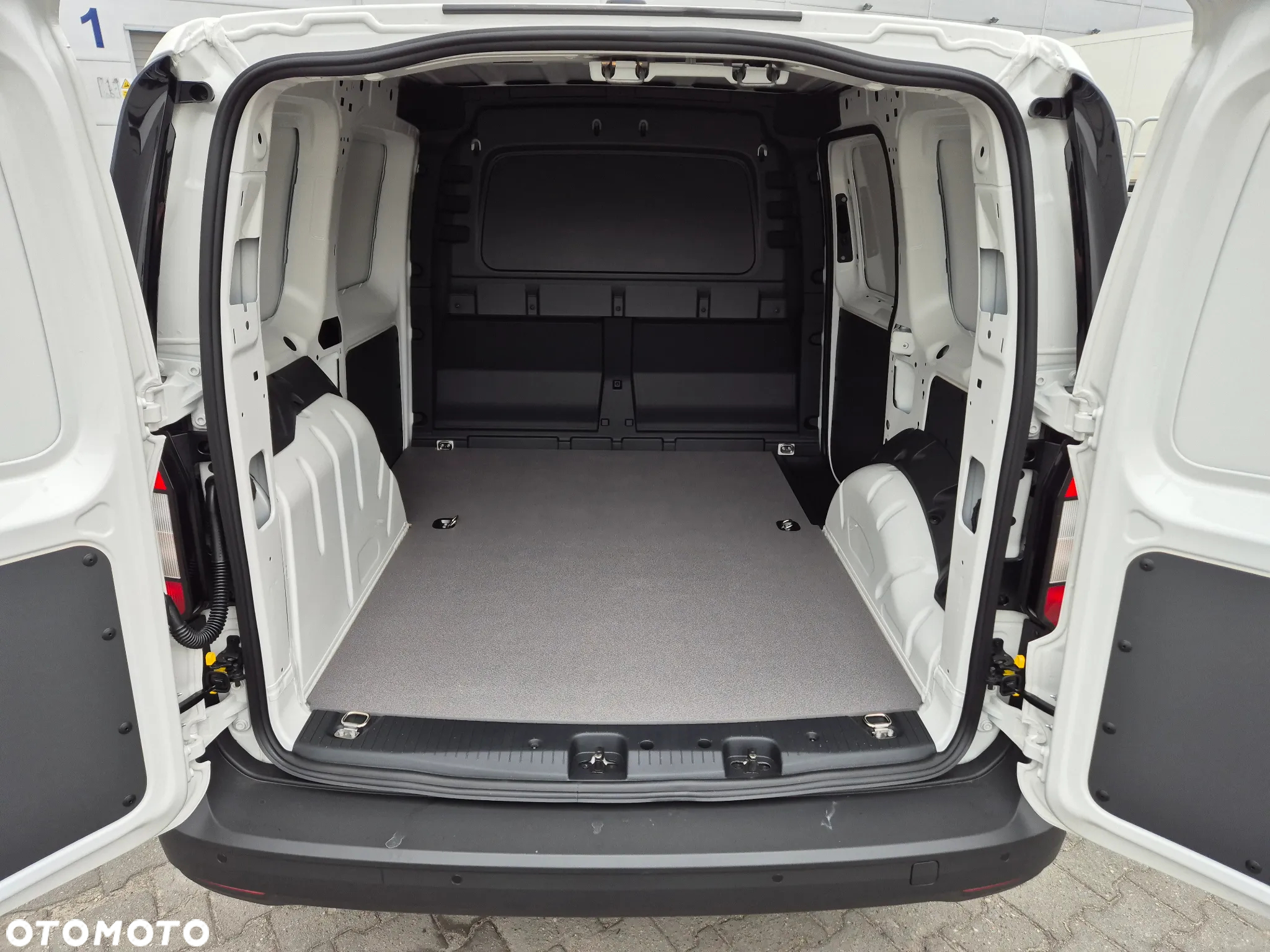 Volkswagen Caddy Cargo - 14