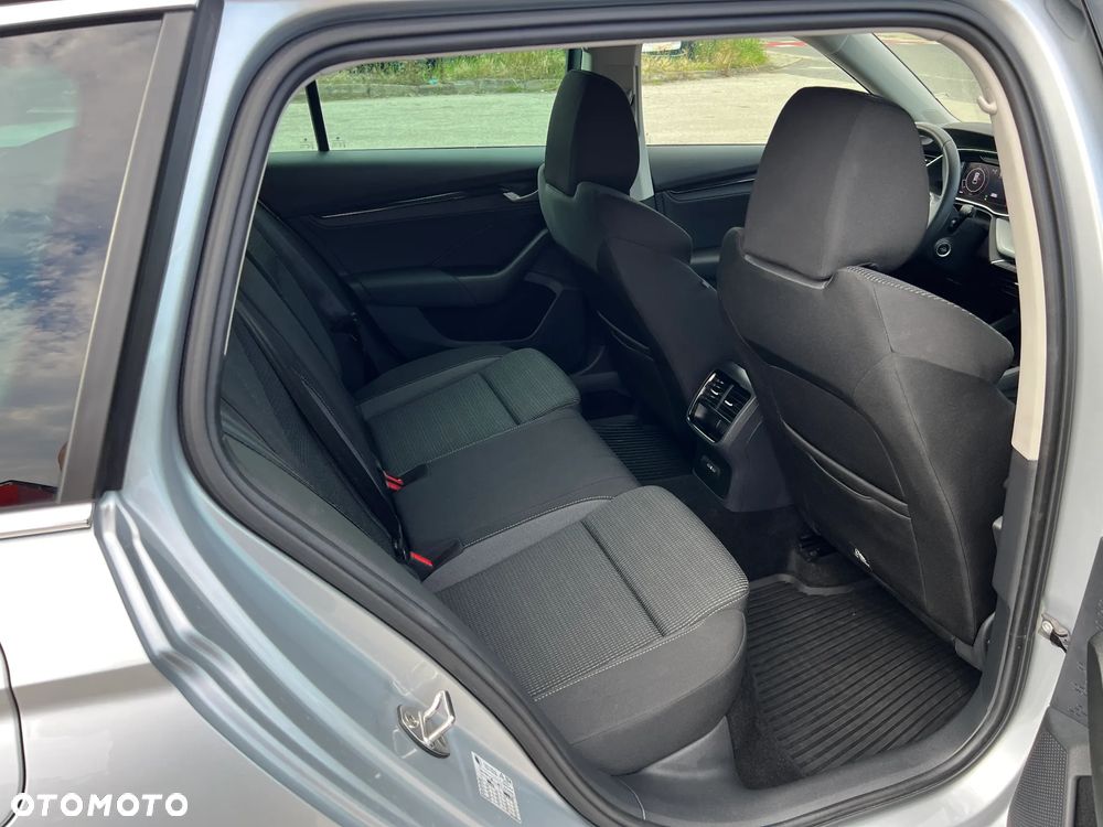 Skoda Octavia 1.5 TSI mHEV Selection DSG - 10