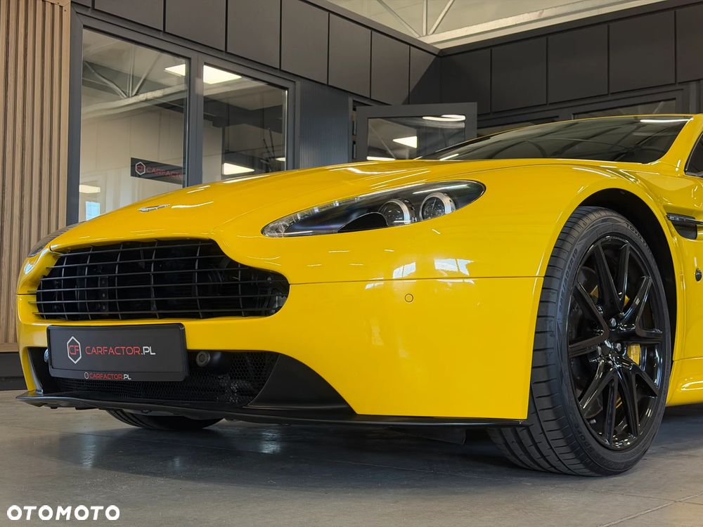 Aston Martin V8 Vantage - 11