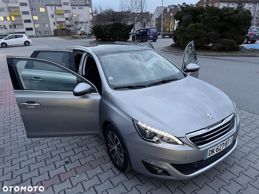 Peugeot 308 PureTech 130 GPF Stop & Start Allure Business-Paket - 32