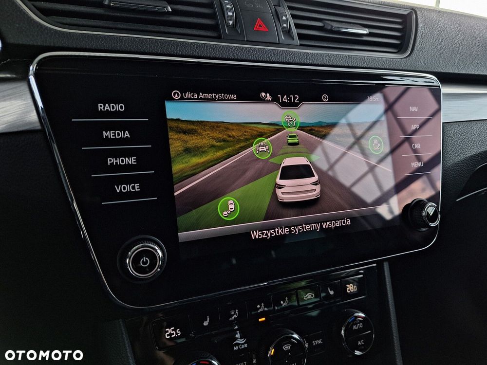 Skoda Superb 2.0 TDI SCR Style DSG - 32