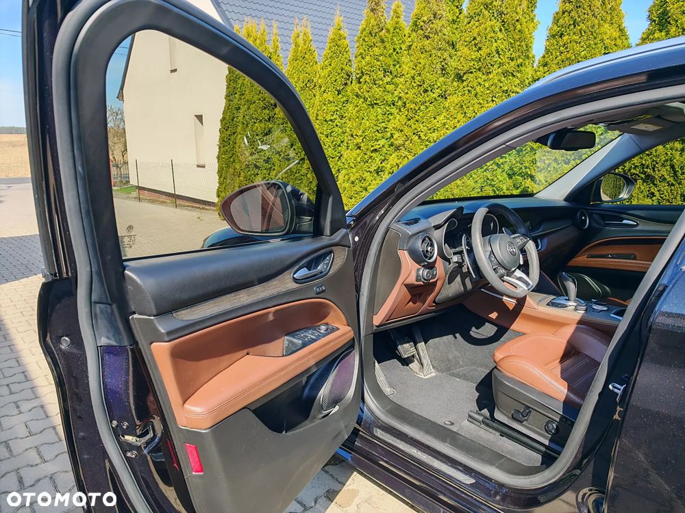 Alfa Romeo Stelvio 2.0 Turbo 16V AT8-Q4 Veloce Ti - 8