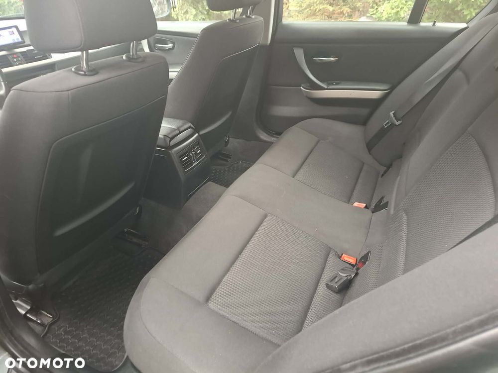 BMW Seria 3 320i - 6