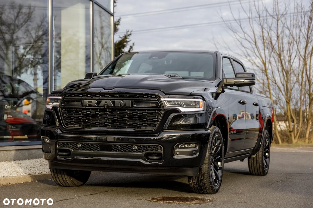 RAM 1500 Limited Night - 9
