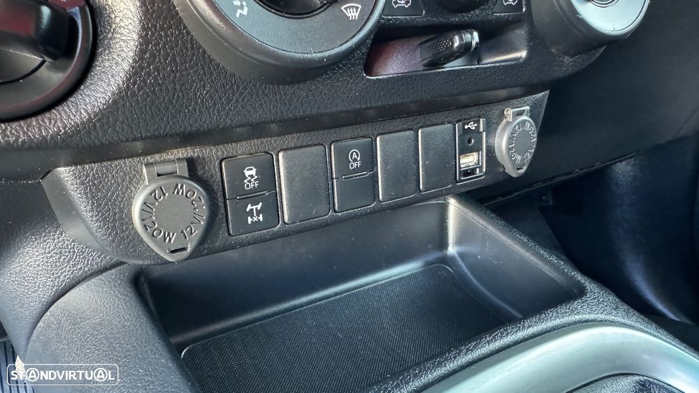 Toyota Hilux 2.4 D-4D 4WD Trial - 35