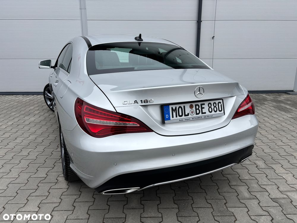 Mercedes-Benz CLA 180 7G-DCT Urban - 12