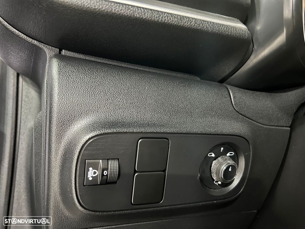 Citroën C3 1.2 PureTech Plus - 24