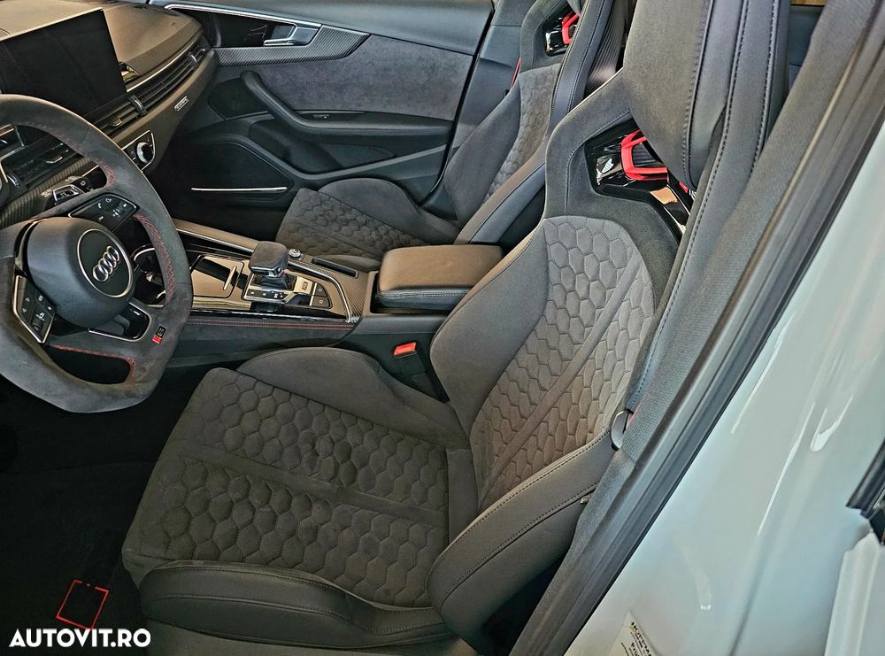 Audi RS4 Avant - 10