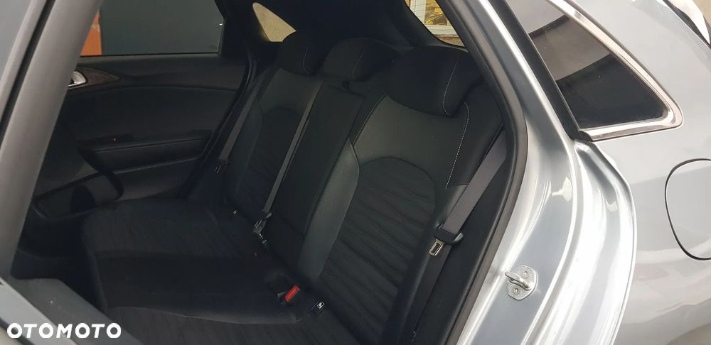 Kia Ceed 1.6 CRDi Eco-Dynamics+ (48V Mild-Hybrid) DCT7 GT Line - 38
