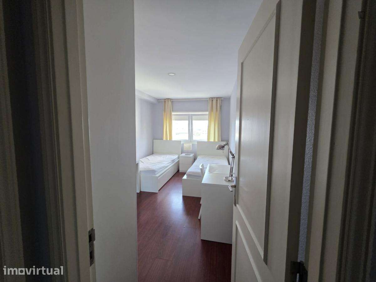 Quarto - localizado em Paranhos Porto - Grande imagem: 2/15