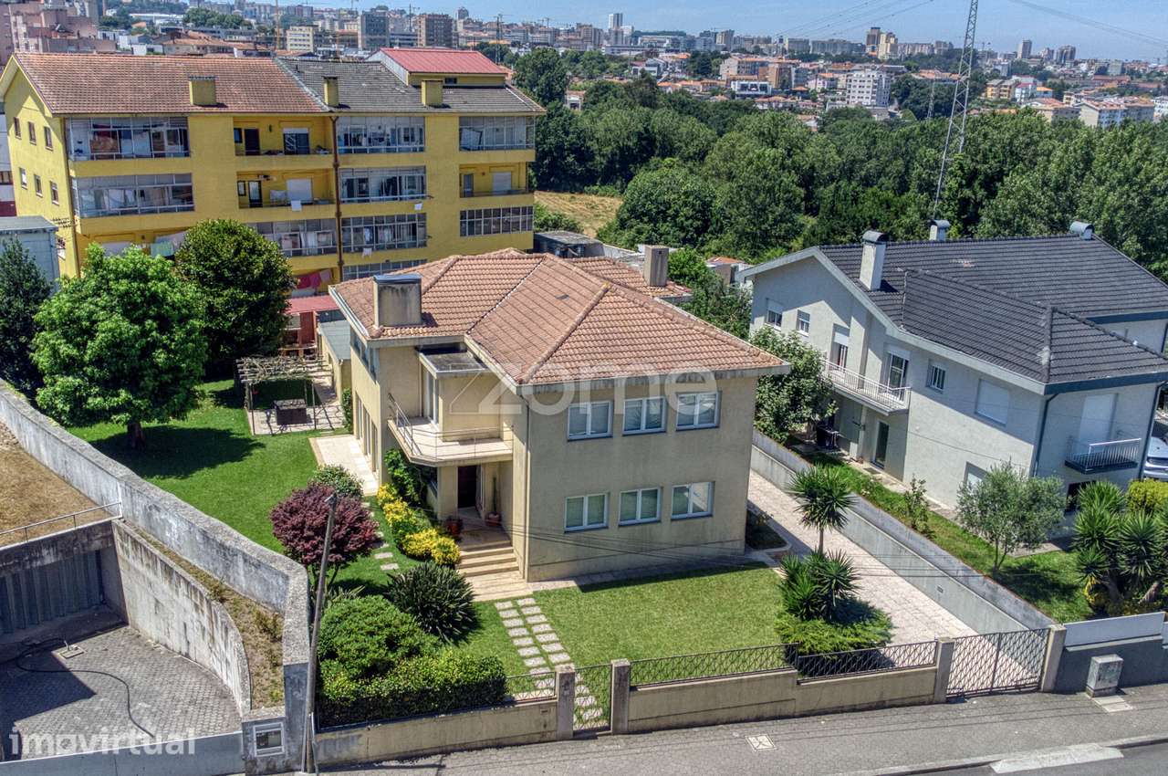 Moradia T4 +2, 1 suite, 2 pisos, 717m², poço, Oliveira do Douro. Ga... - Grande imagem: 4/46