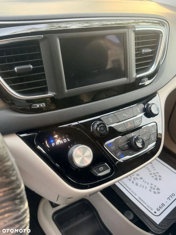 Chrysler Pacifica - 7