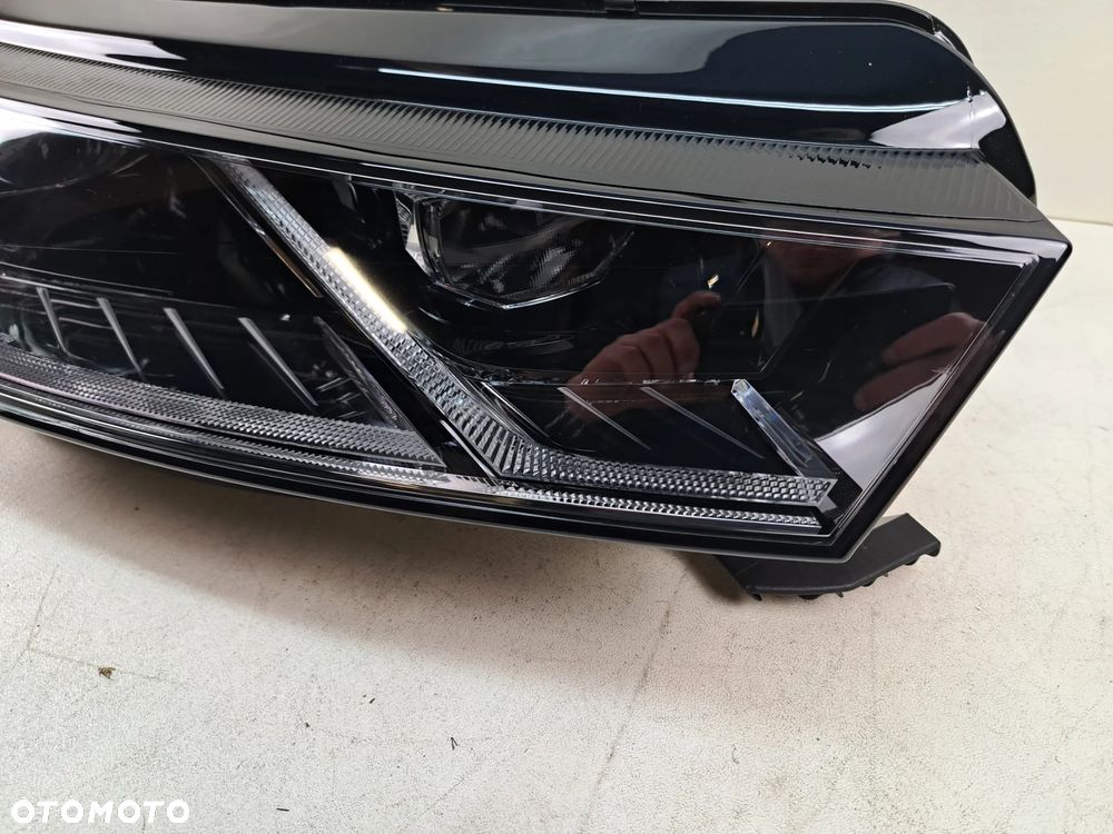 SKODA OCTAVIA IV LAMPA PRAWA FULL LED 5E4941018A - 2