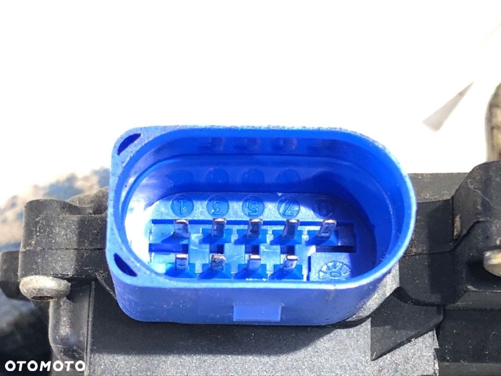 ZAMEK DRZWI LEWY PRZÓD  VW CADDY III Nadwozie pełne/minivan (2KA, 2KH, 2CA, 2CH) 2004 - 2015 1.6 - 3