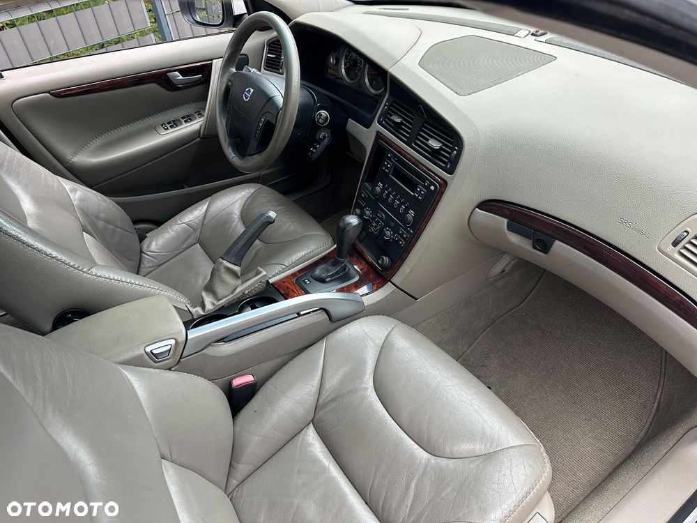 Volvo XC 70 AWD Momentum - 23