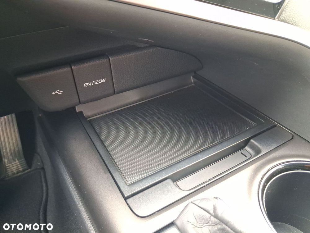 Toyota Camry 2.5 Hybrid Comfort CVT - 28