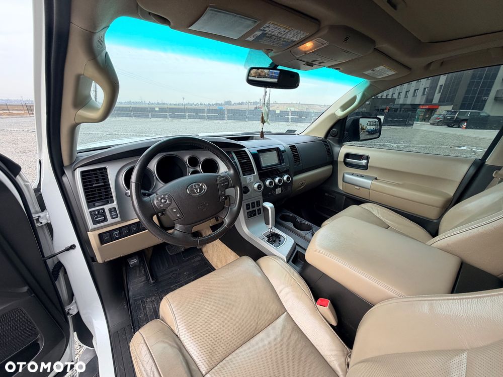 Toyota Sequoia - 20