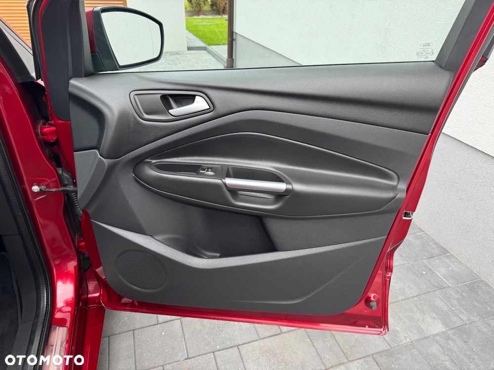 Ford Kuga 1.5 EcoBoost 2x4 ST-Line - 28