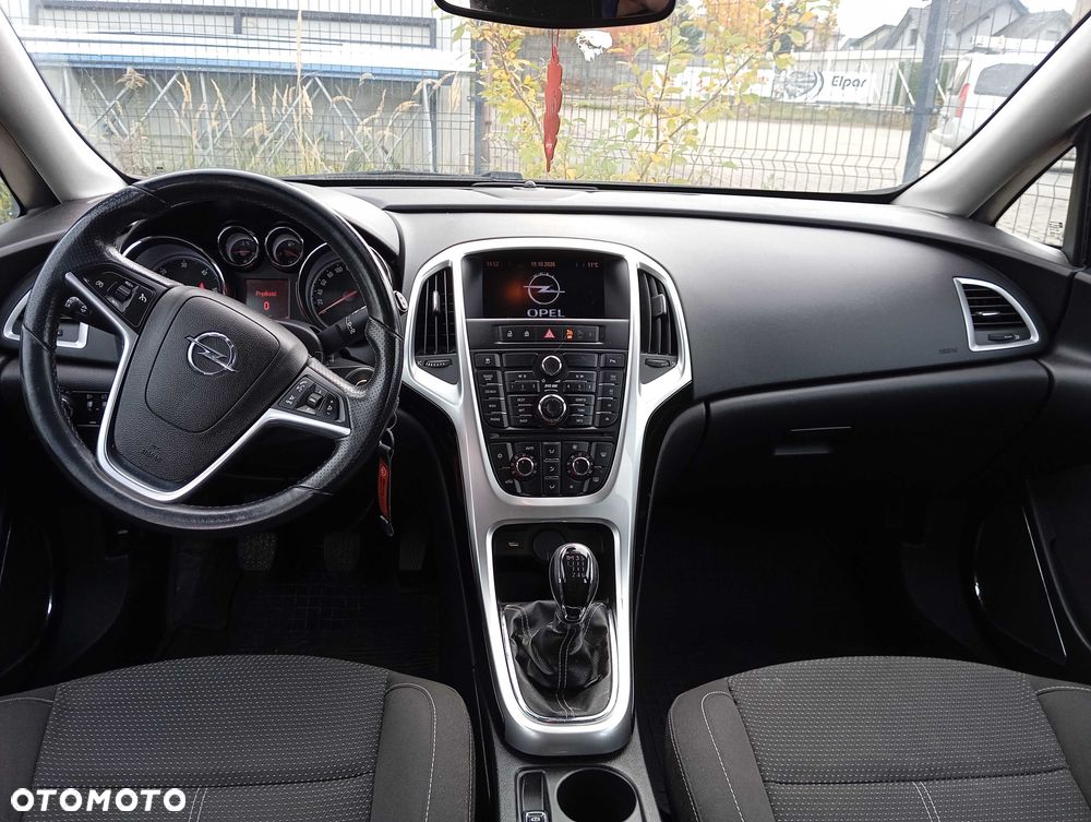 Opel Astra 2011 photo 4