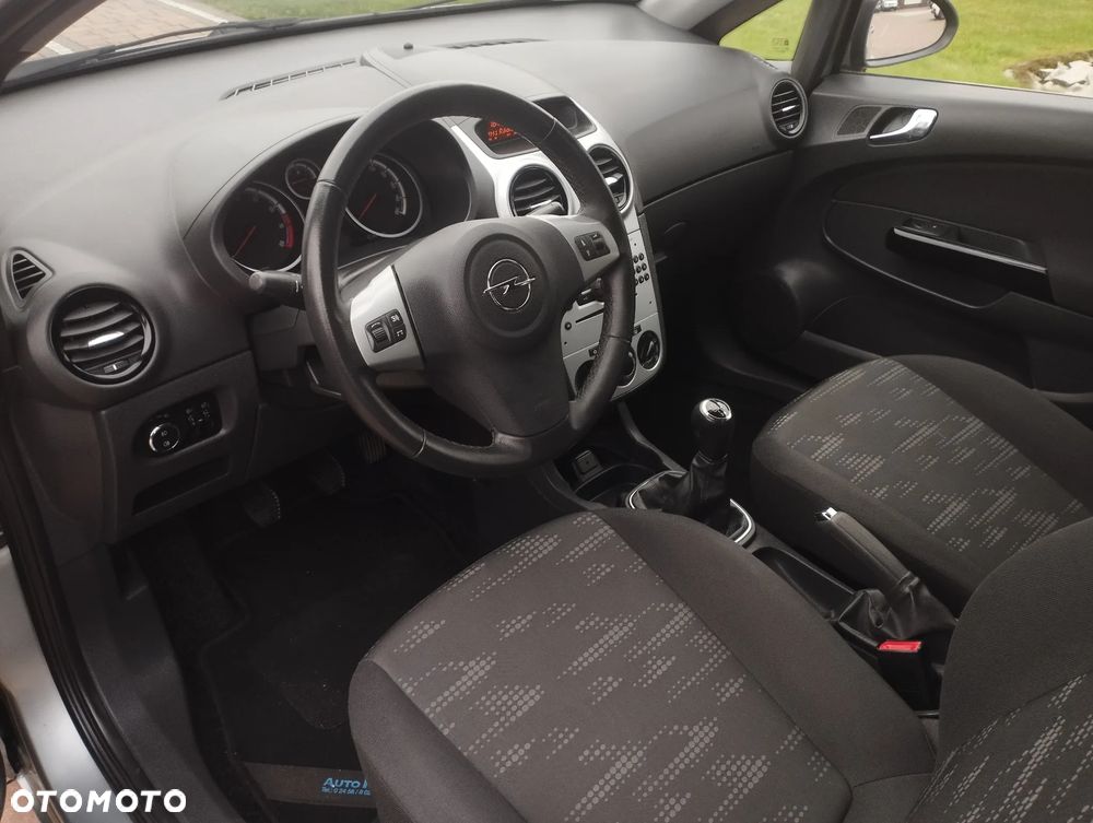 Opel Corsa 1.4 16V 150 Jahre - 11