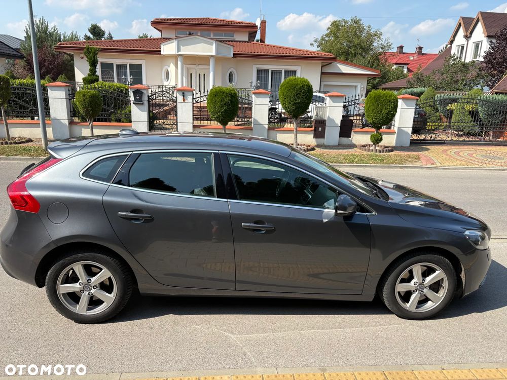 Volvo V40 D3 Momentum - 4