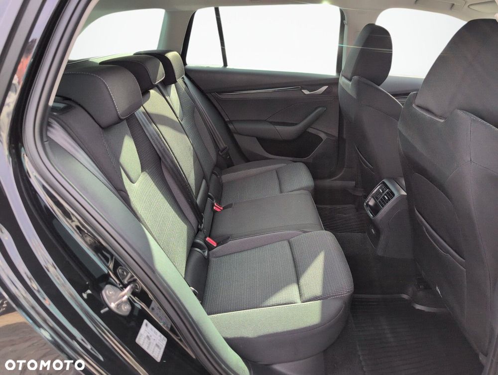Skoda Octavia 1.5 TSI mHEV Selection DSG - 13