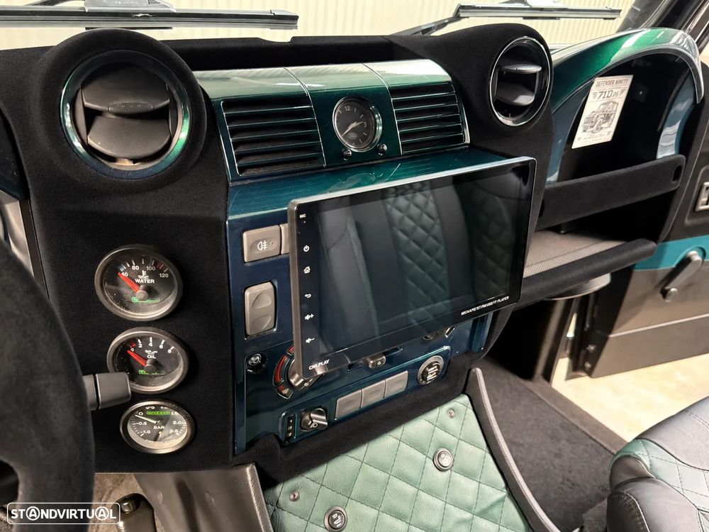 Land Rover Defender - 41
