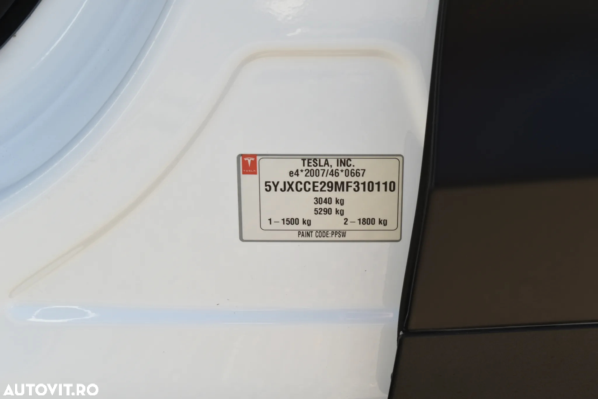 Tesla Model X - 7