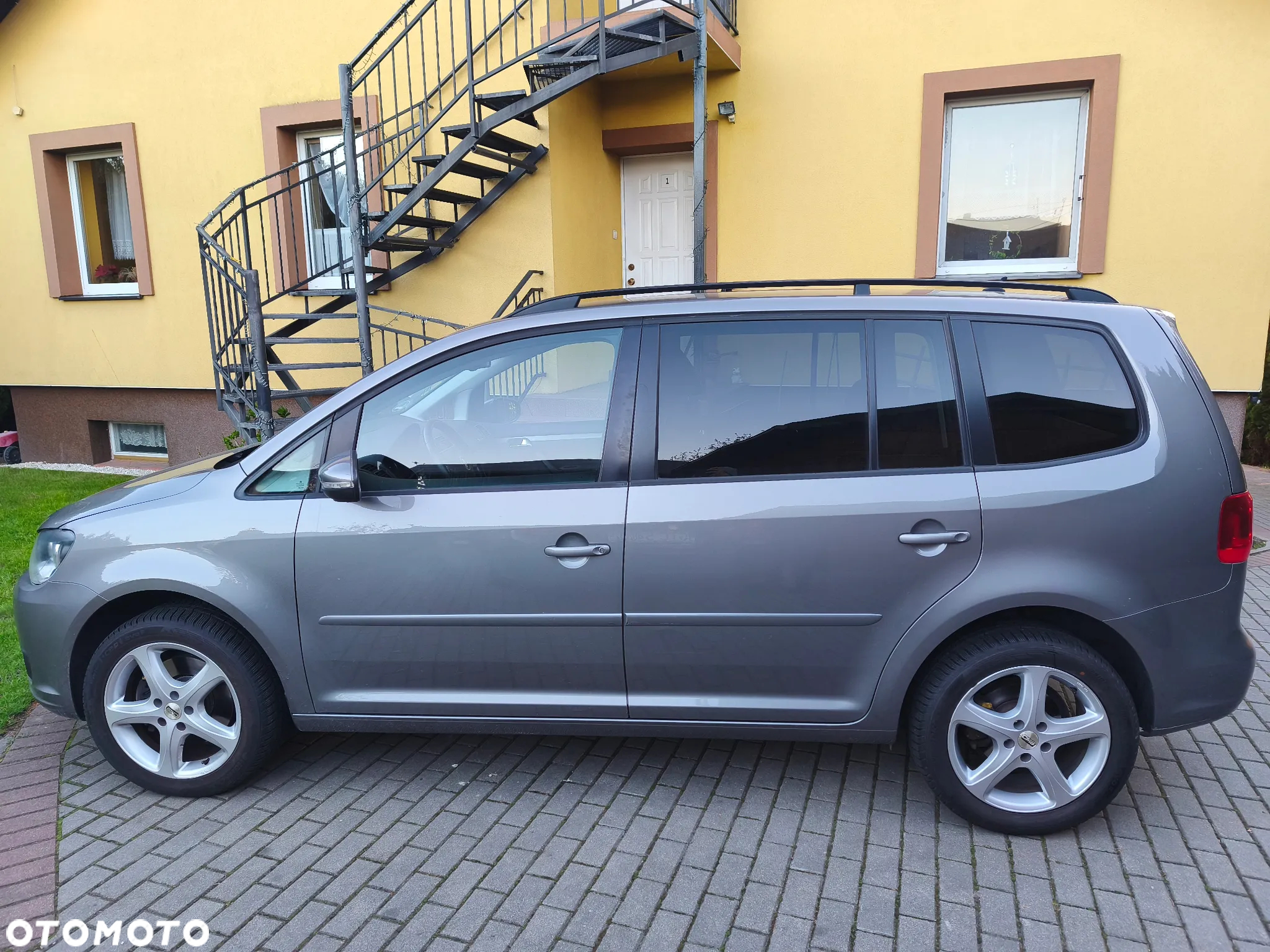Volkswagen Touran - 10