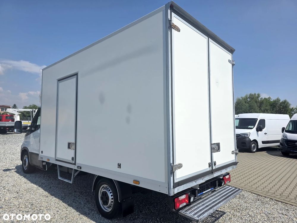 Iveco IVECO 35S18 3.0 HPI 180 KONNA KONTENER 4.2 M KLIMA HIMATIC 8 BIEGÓW WEBASTO DO 3.5 T - 3