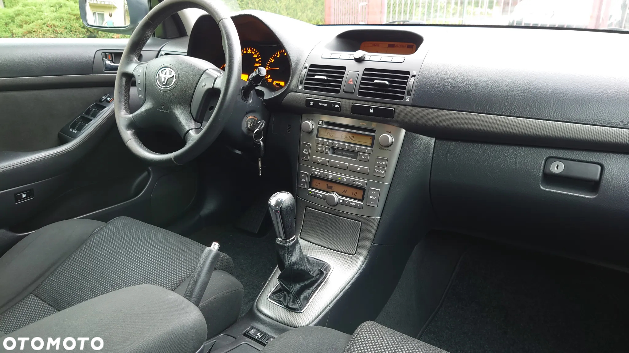 Toyota Avensis 1.8 VVT-i Combi Executive - 16