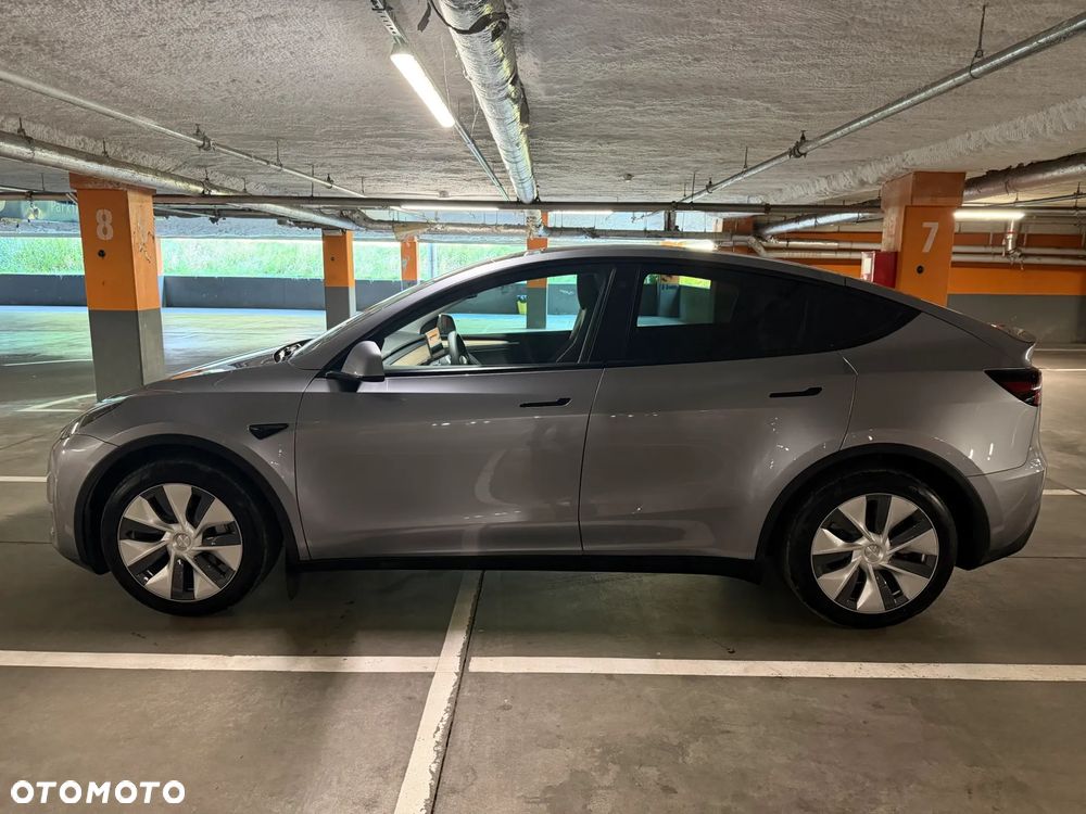 Tesla Model Y Long Range Dual Motor AWD - 2