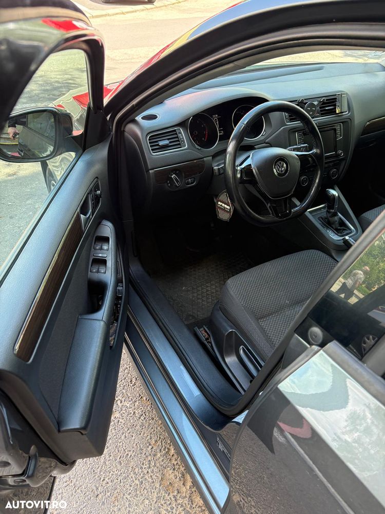 Volkswagen Jetta - 9