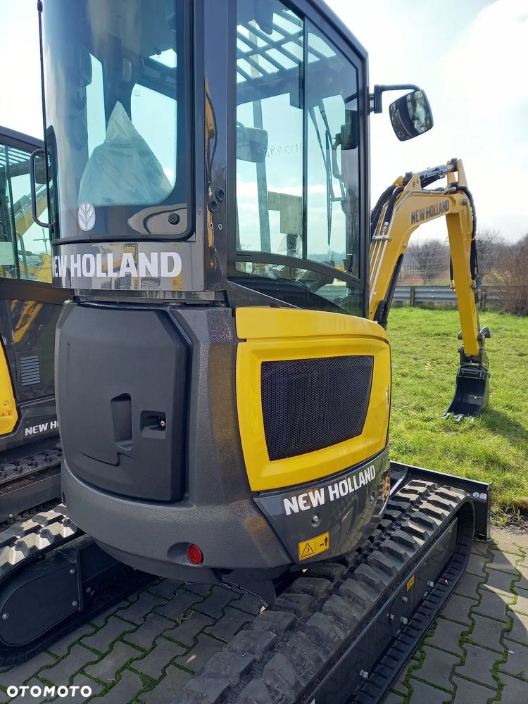 New Holland minikoparka 2,7 tony - 3