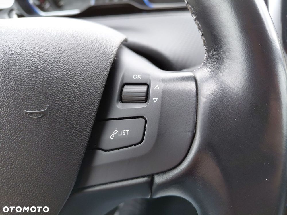 Peugeot 2008 1.2 Pure Tech GPF Allure S&S EAT6 - 21