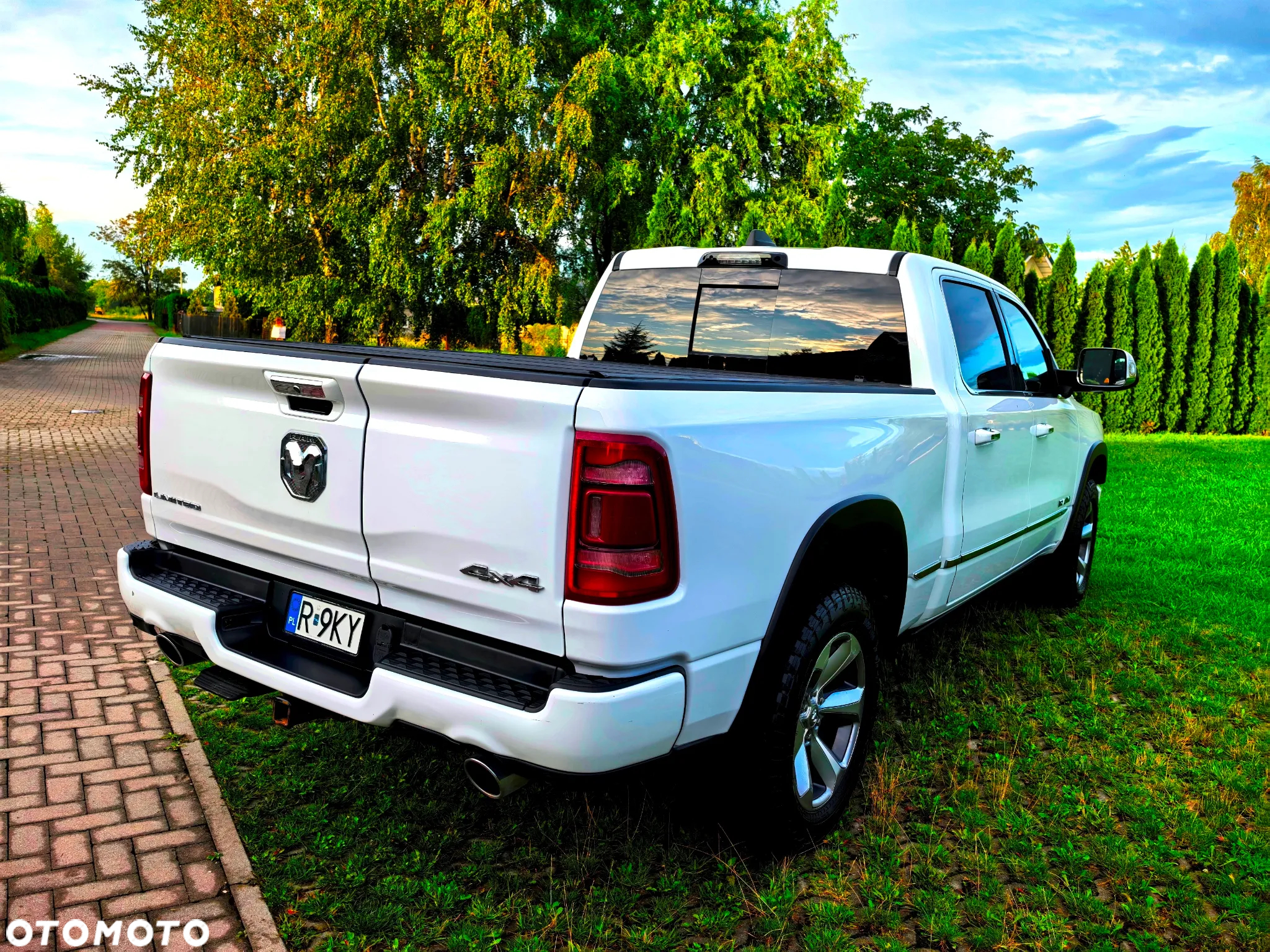 Dodge RAM - 16