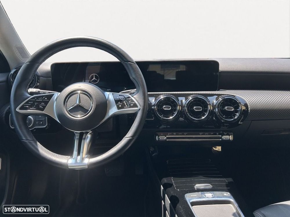 Mercedes-Benz A 250 — fotografia 11