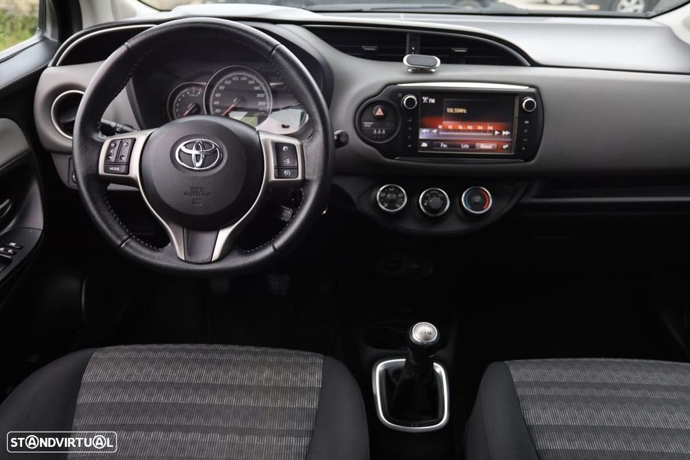 Toyota Yaris 1.0 VVT-i Exclusive - 17