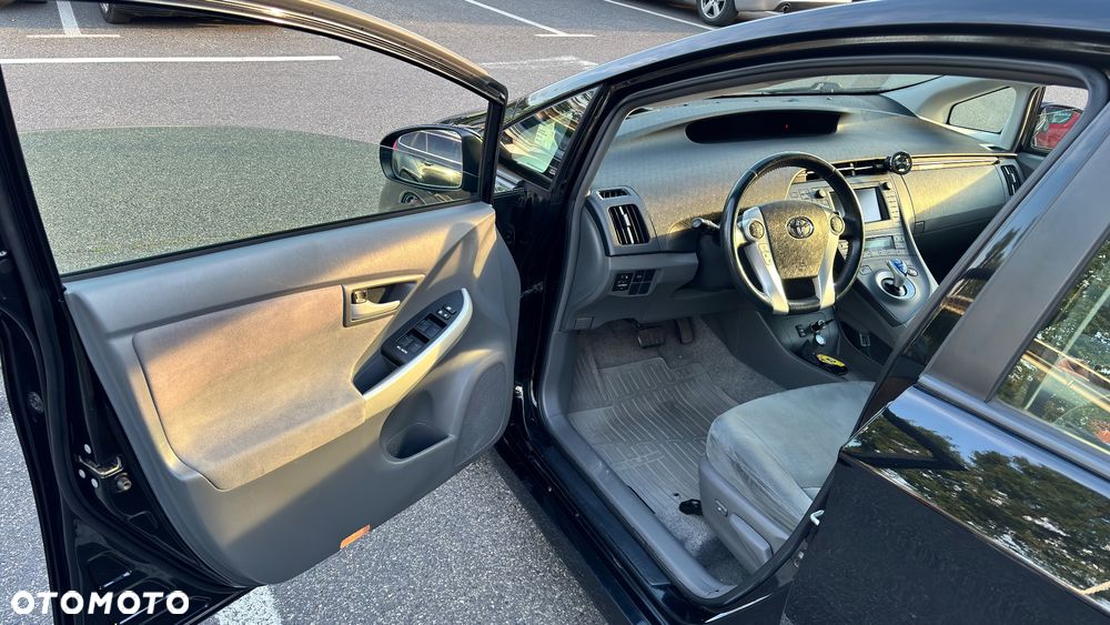 Toyota Prius 1.8 HSD Premium - 28