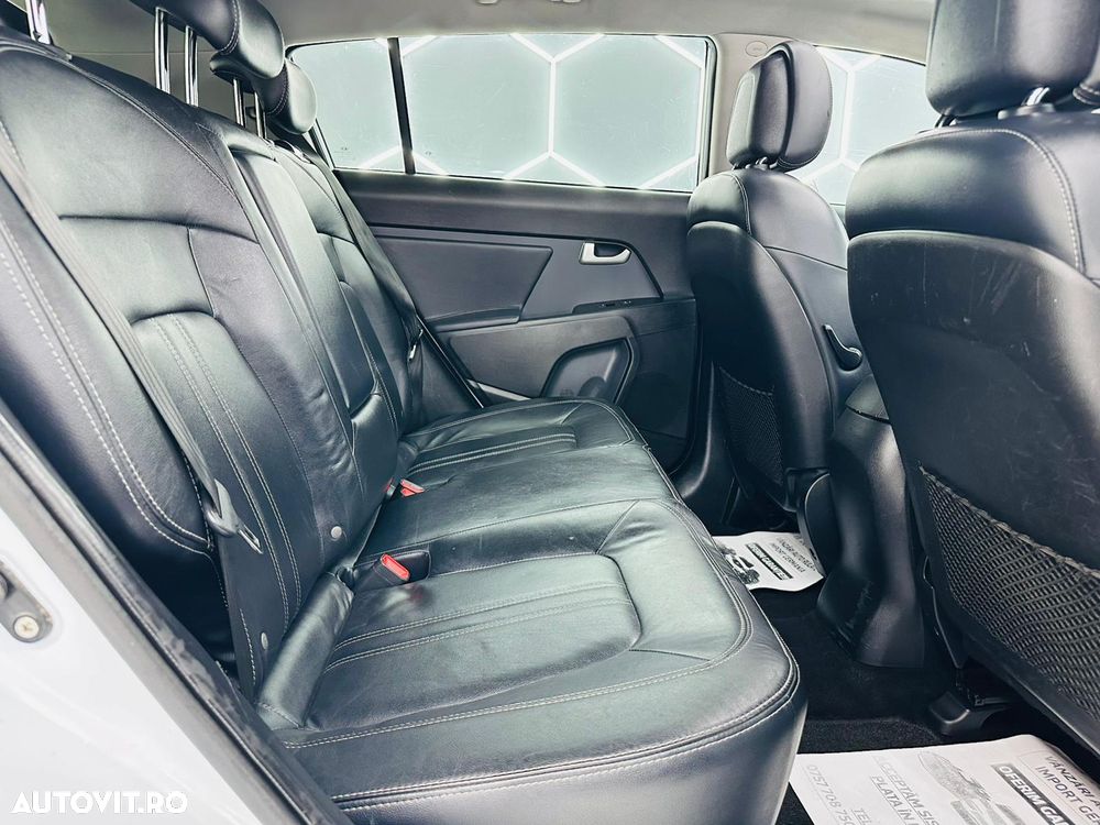 Kia Sportage 1.7 CRDI 2WD ISG Dream-Team Edition - 8