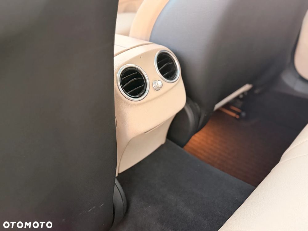 Mercedes-Benz Klasa C 200 4-Matic 7G-TRONIC - 33