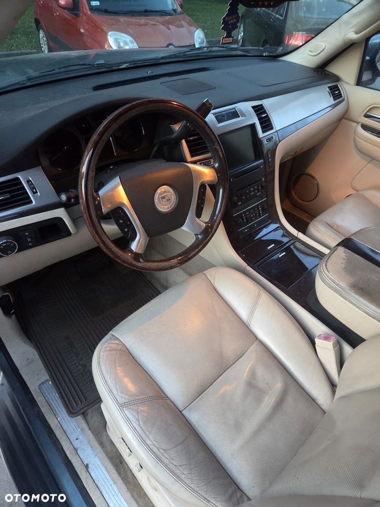 Cadillac Escalade - 7