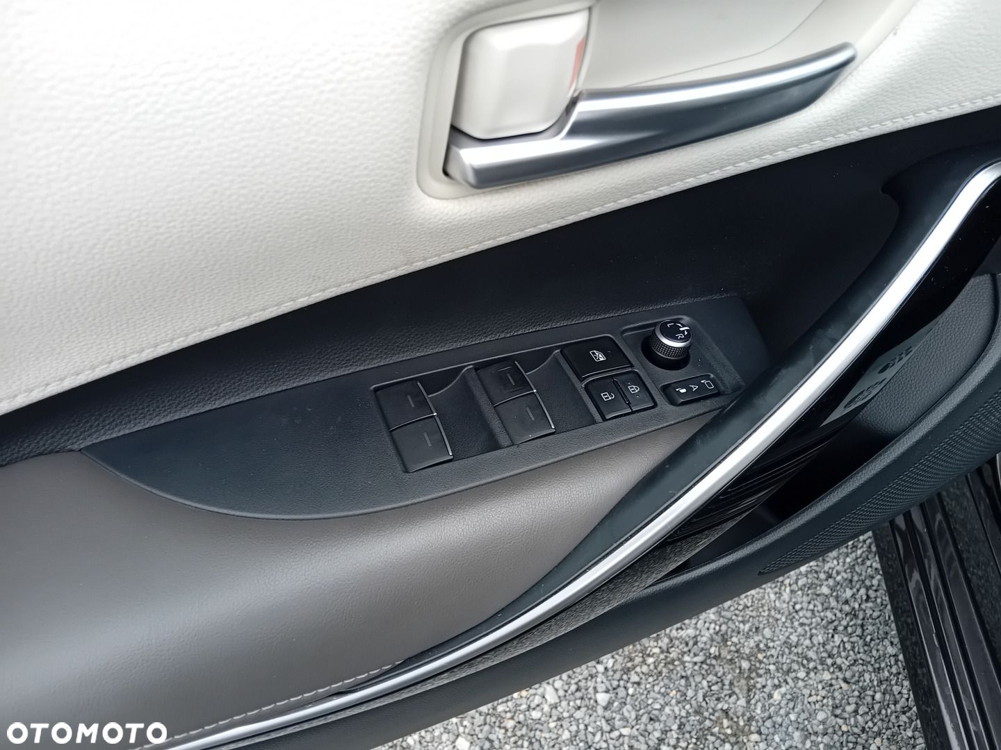 Toyota Corolla 1.8 Hybrid Executive - 23