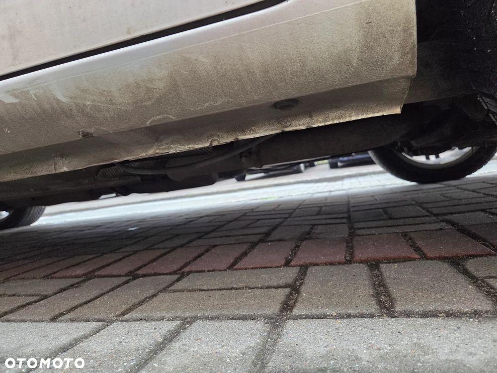 Ford Mondeo 2.0 TDCi Ambiente - 28